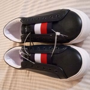 Brand new Tommy Hilfiger ladies tennis size 8 1/2